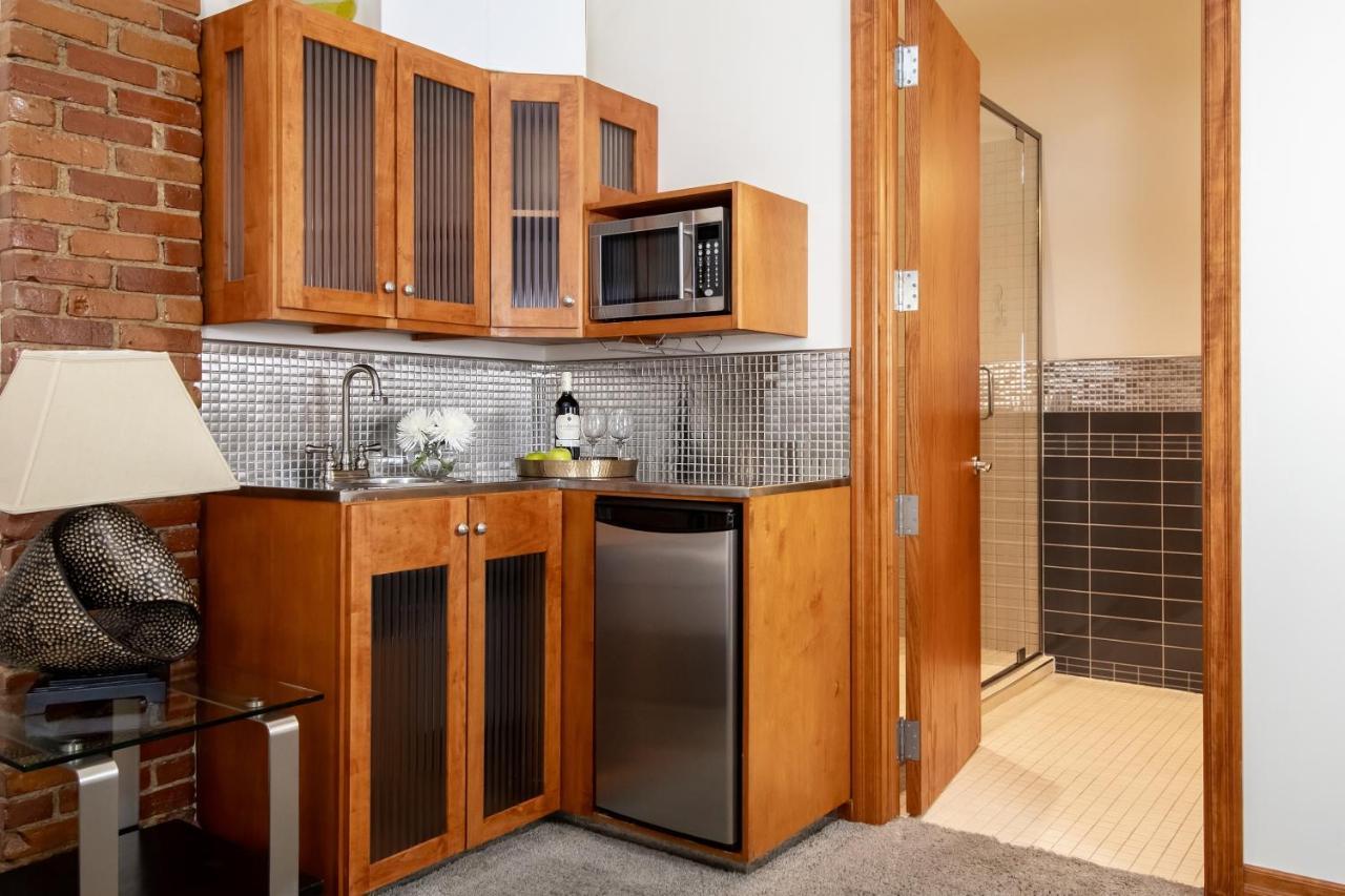Retro Suites Hotel Chatham-Kent Esterno foto